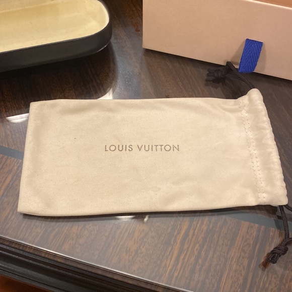 Louis Vuitton sunglasses - Picture 5 of 11
